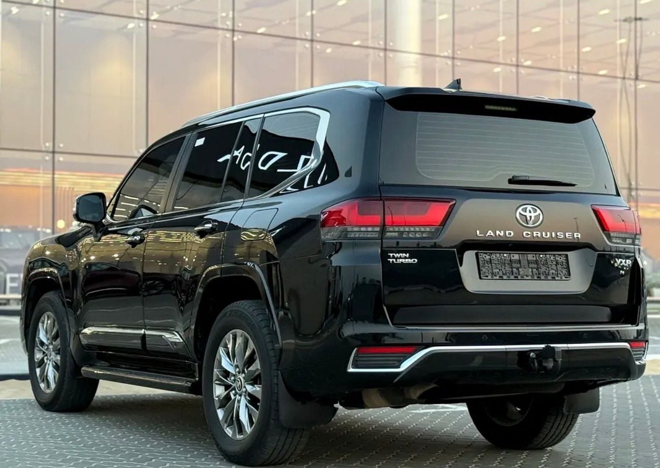 تويوتا لاند كروزر VXR موديل 2022، محرك VXR ثنائي الأسطوانات سعة 3.5 لتر، كامل المواصفات، بحالة ممتازة ونظيفة للغاية.