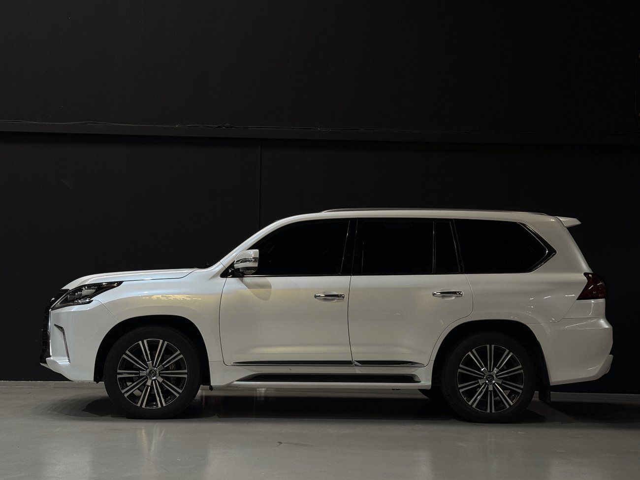 لكزس LX 570 SIGNATURE 2020 Lexus LX 570 Platinum | GCC | 61,000 KM | V8