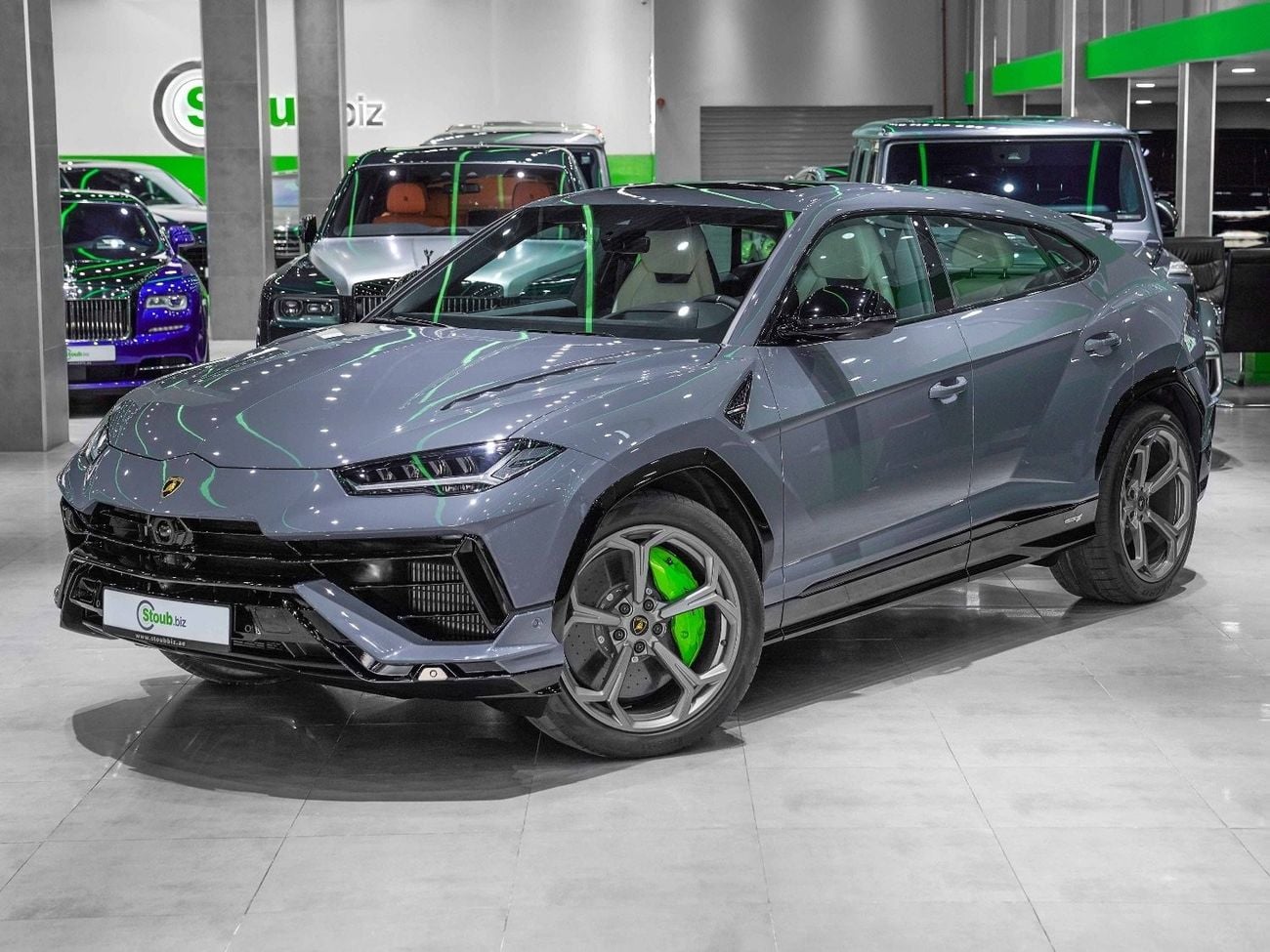 لامبورغيني اوروس UNDER 2 YEARS WARRANTY AND FREE SERVICE - URUS S - 2023 - ONLY 1,400 KM - GRIGIO TELESTO - LIKE NEW
