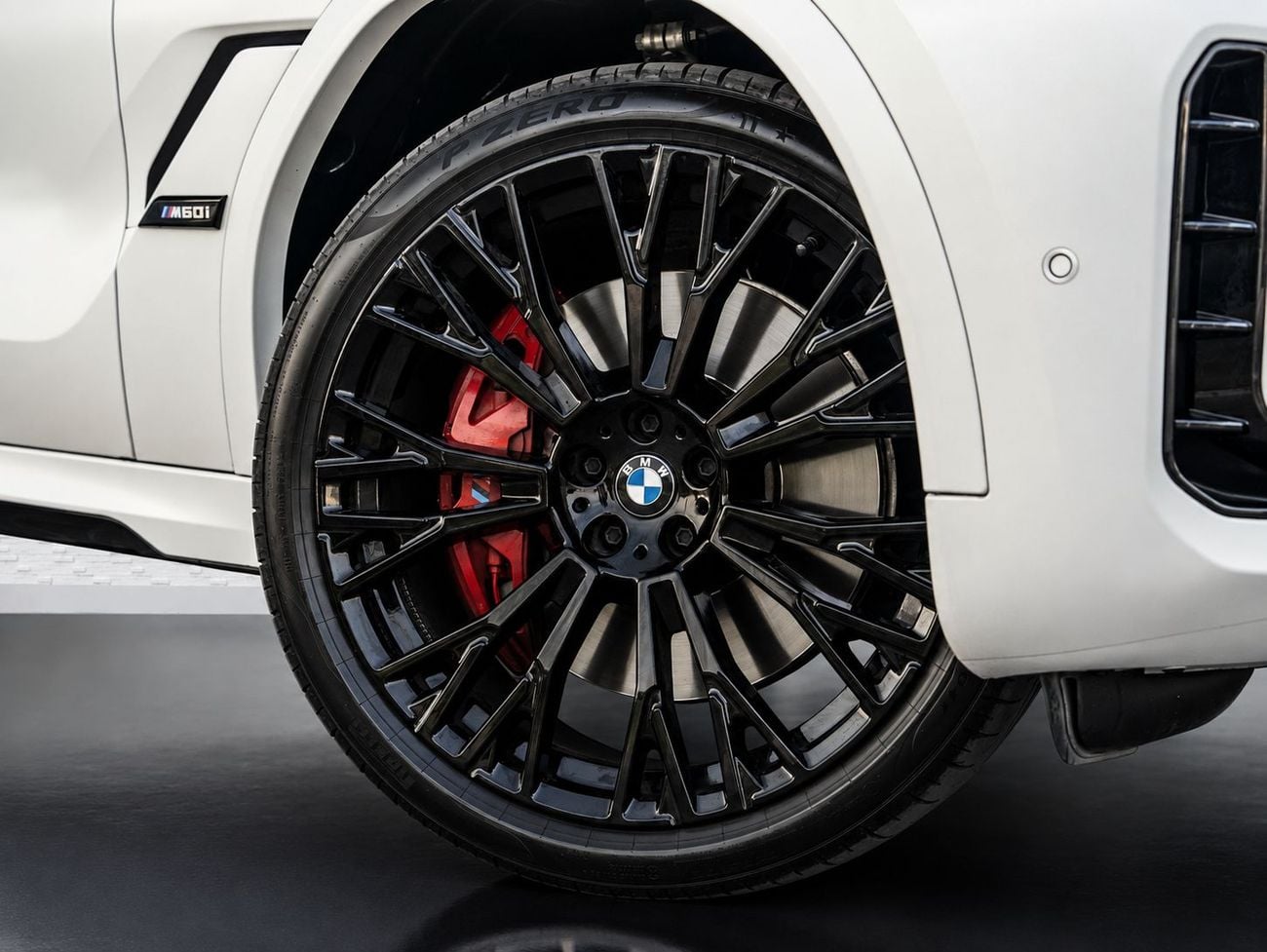 BMW X6 M60i BMW X6 M60 2024 GCC specs