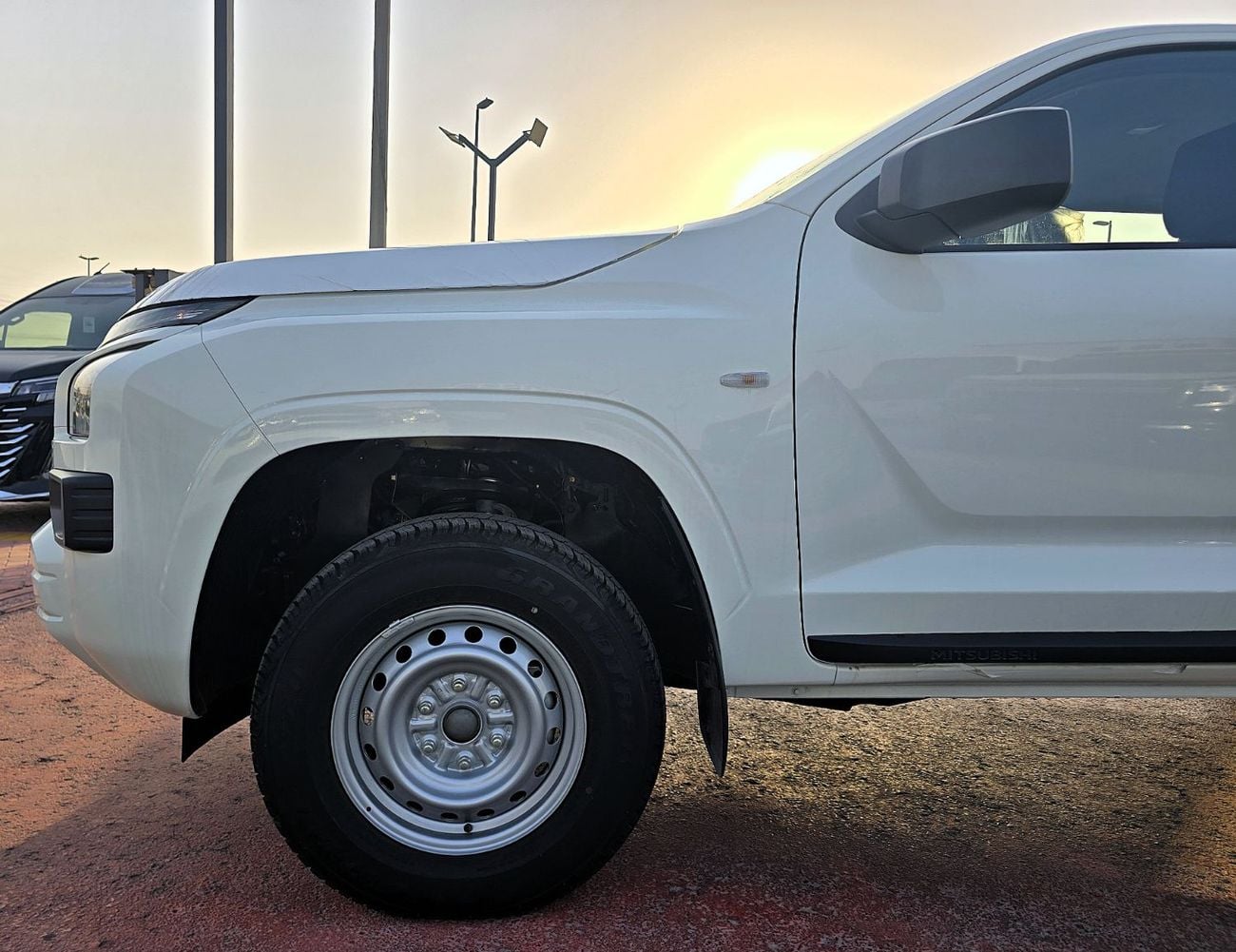 Mitsubishi L200 Mitsubishi L200 Pick Up M_Line Mitsbishi L200 Pick Up 2.4L A/T Diesel 4*4 M_Line GCC White color 2026 Model