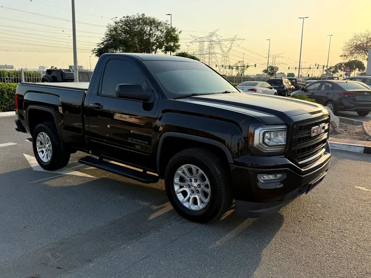 GMC Sierra SLE - GCC Specs - Well Maintained