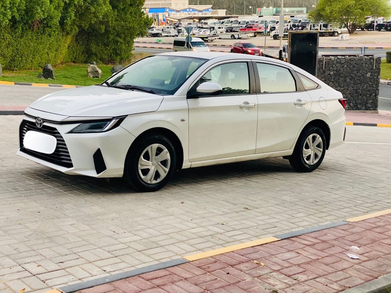 Toyota Yaris E