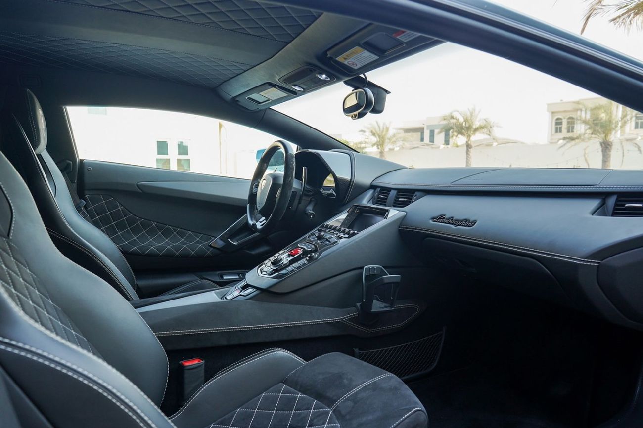 Lamborghini Aventador S Lamborghini Aventador S 2018 Korean Specs (On an appointment basis)