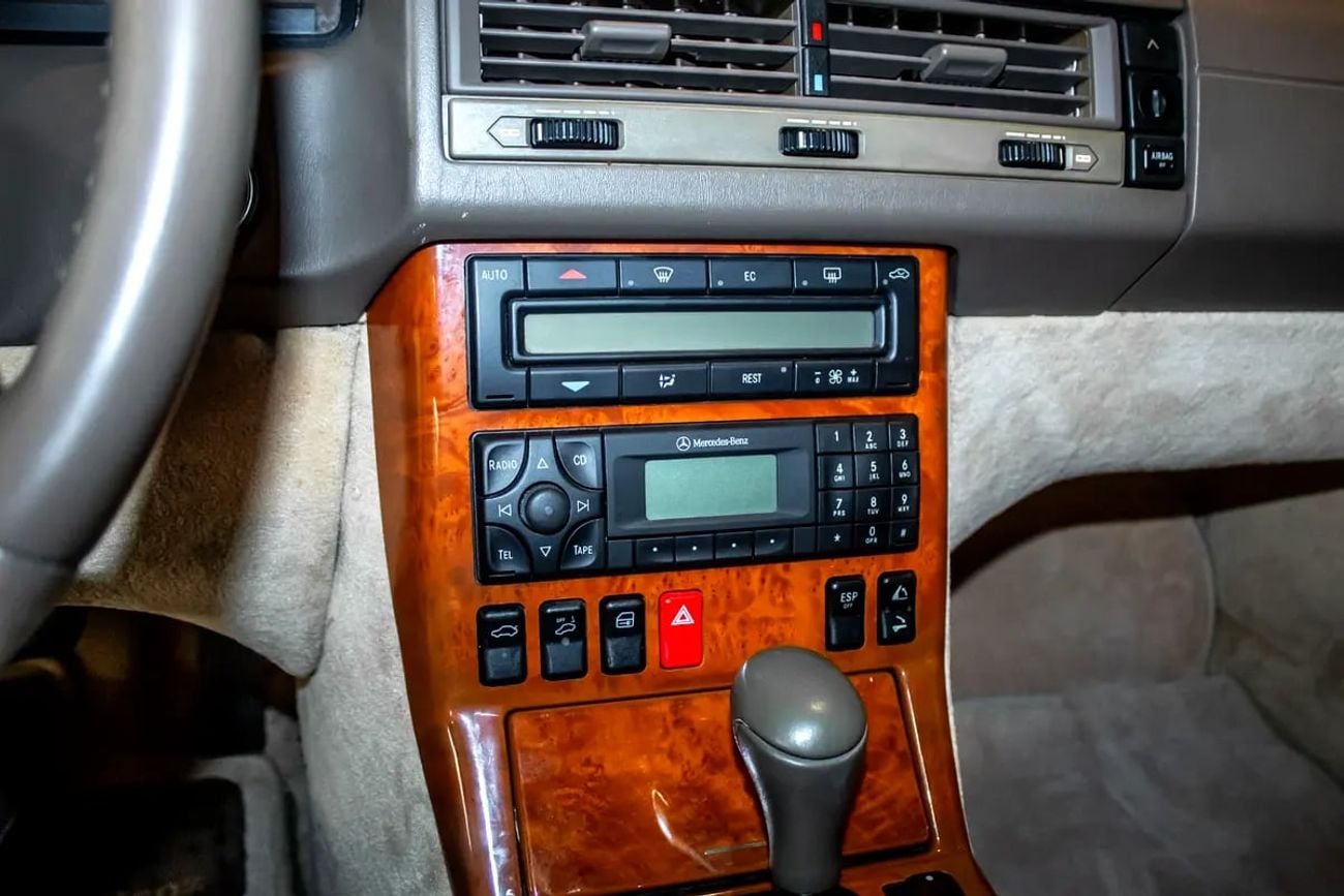 Mercedes Benz SL500 Classic SL 500 - Iconic R129 Generation