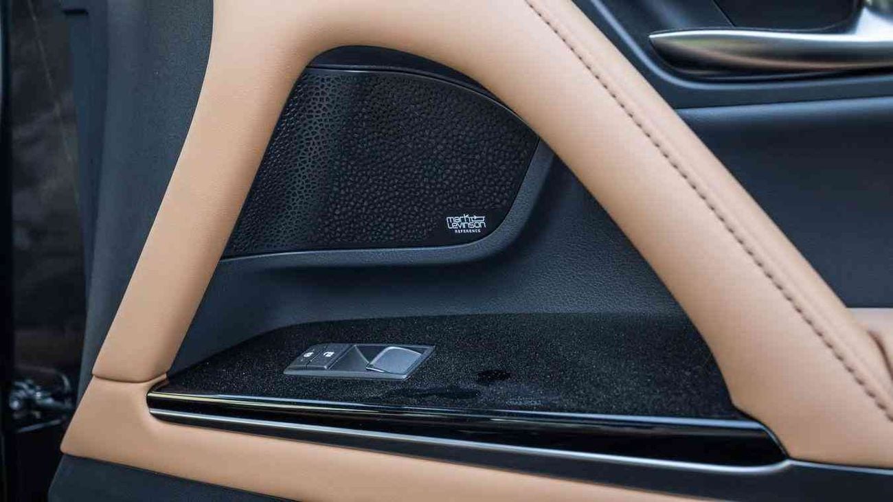 لكزس LX 700h URBAN ECTAV0006 - لكزس LX700h أوربان 2026 - محرك هجين 3.5 لتر، ناقل حركة أوتوماتيكي - لون أبيض مع مقصورة د