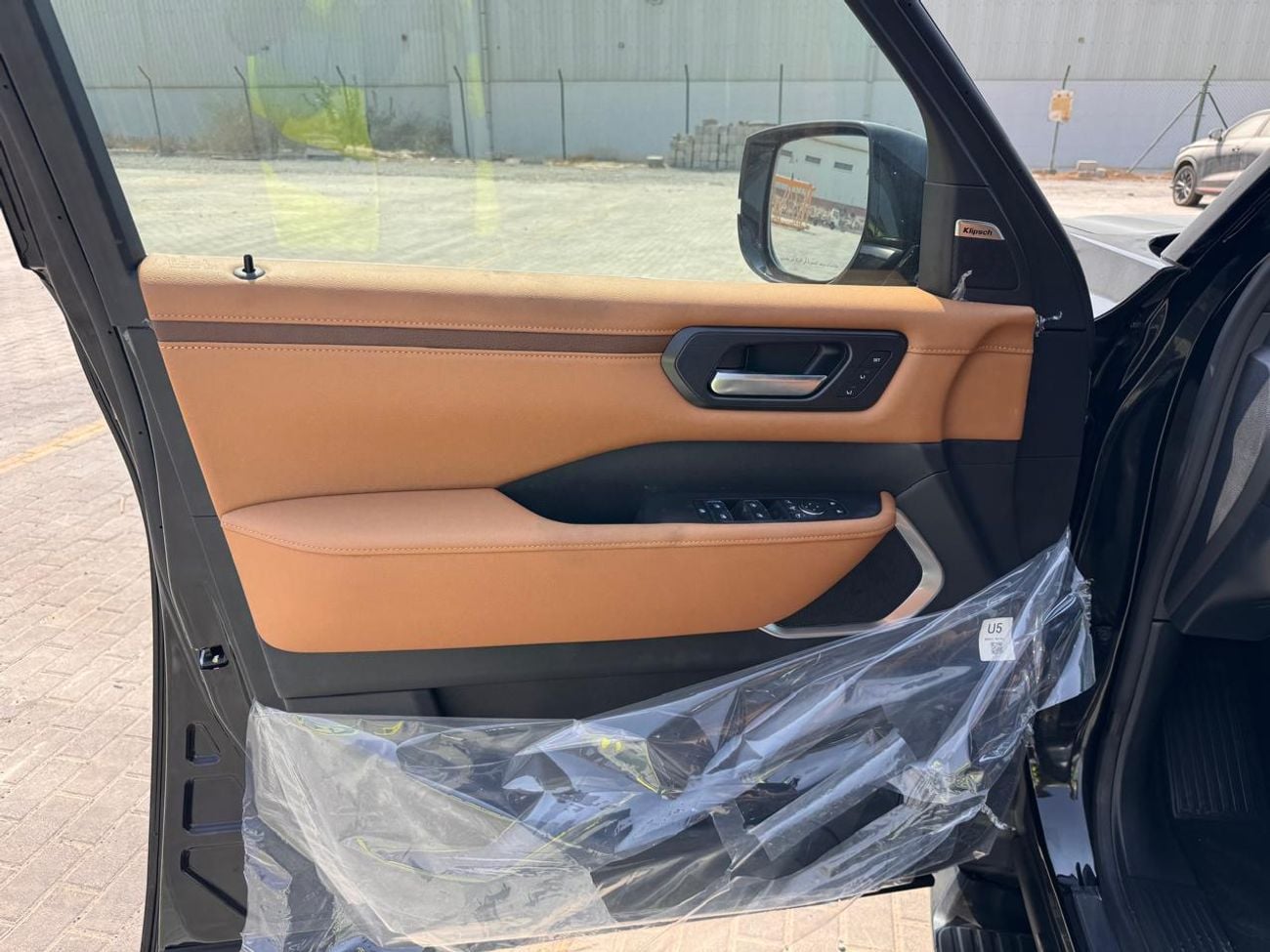 Nissan Patrol LE PLATINUM CITY (Exterior : BLACK / Interior: TAN)