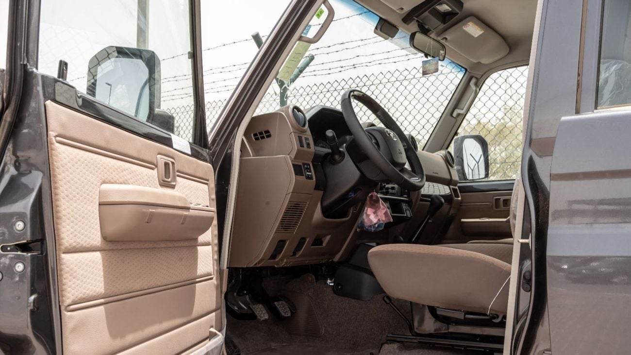 Toyota Land Cruiser 70 LC76 HT VXR Toyota Land Cruiser 4.0L MT Petrol (Grey-Brown) Basic