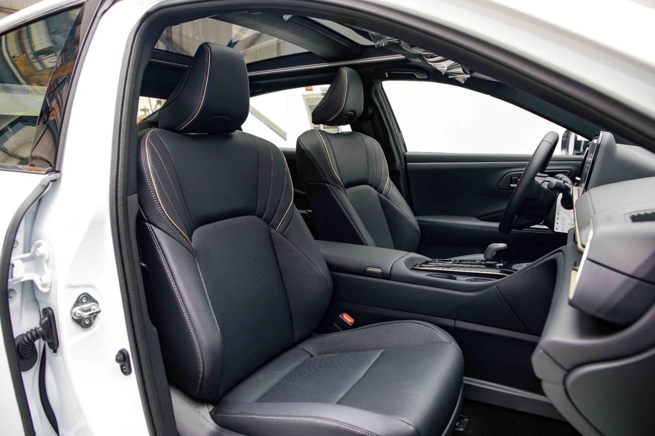 Toyota Crown PLATINUM HEV 2.5L - Precious White Pearl Inside Black | Export Only