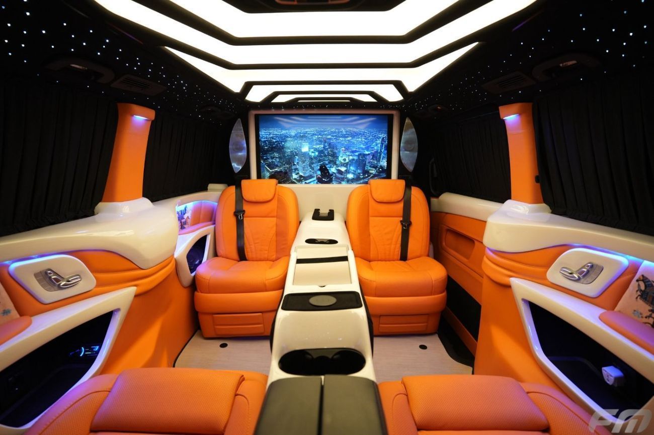Mercedes Benz V300 AVANTGARDE VIP BUSINESS VAN – FULL LUXURY OPTION | BRAND NEW | GCC | 2025