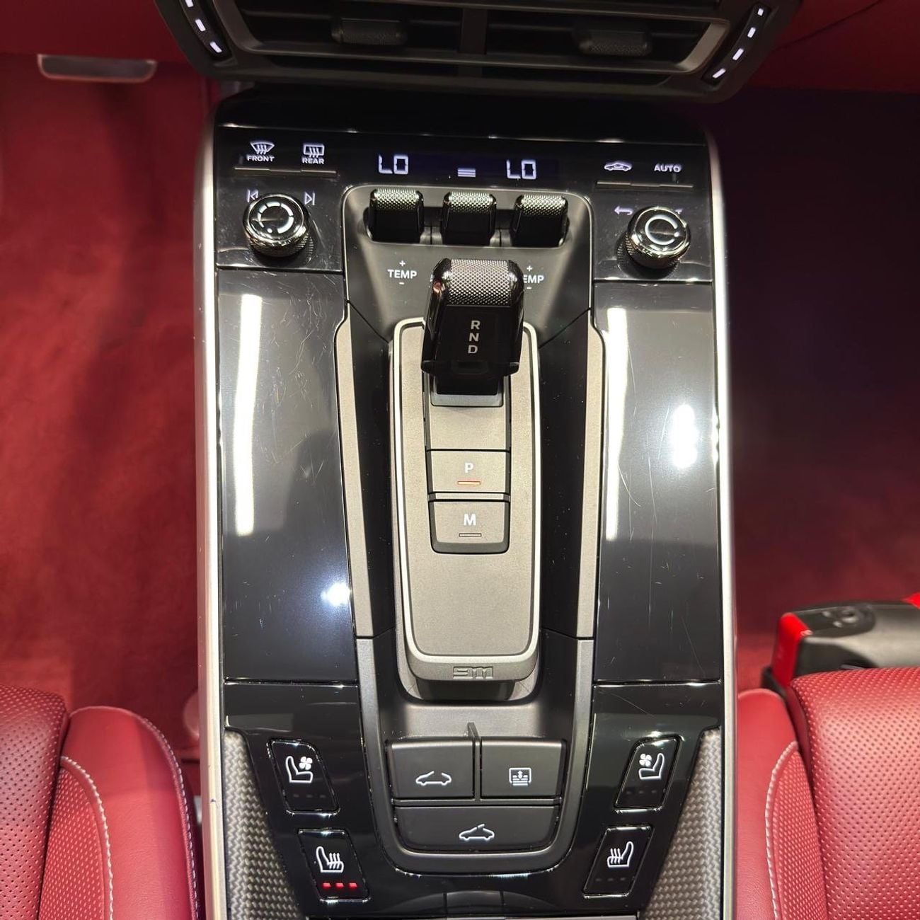 Porsche 911 TURBO GCC under warranty