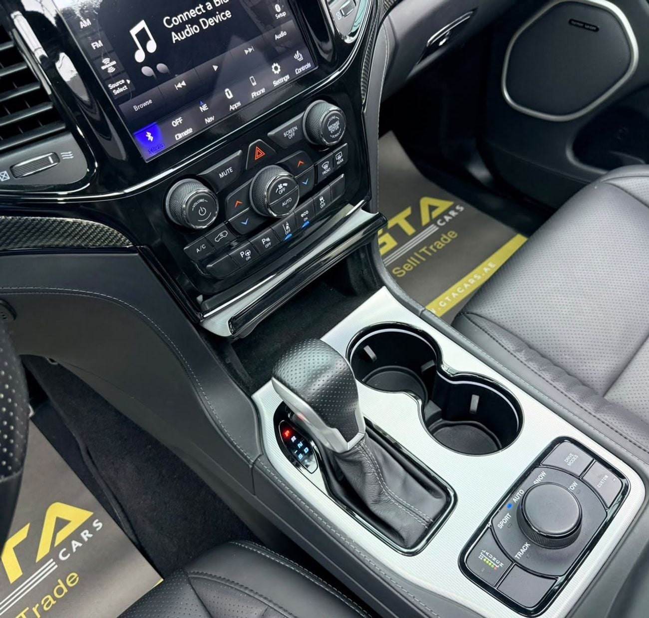 جيب جراند شيروكي TRACKHAWK جيب جراند شيروكي تراك هوك 2021، معدلة بالكامل، داخلية من ألياف الكربون، كاملة المواصفات، أمريكية الص