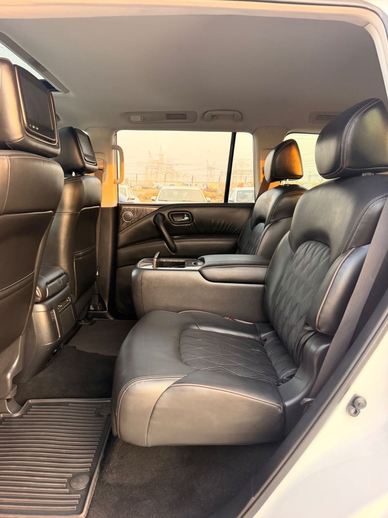 Nissan Armada Platinum 4WD 5.6L Full option