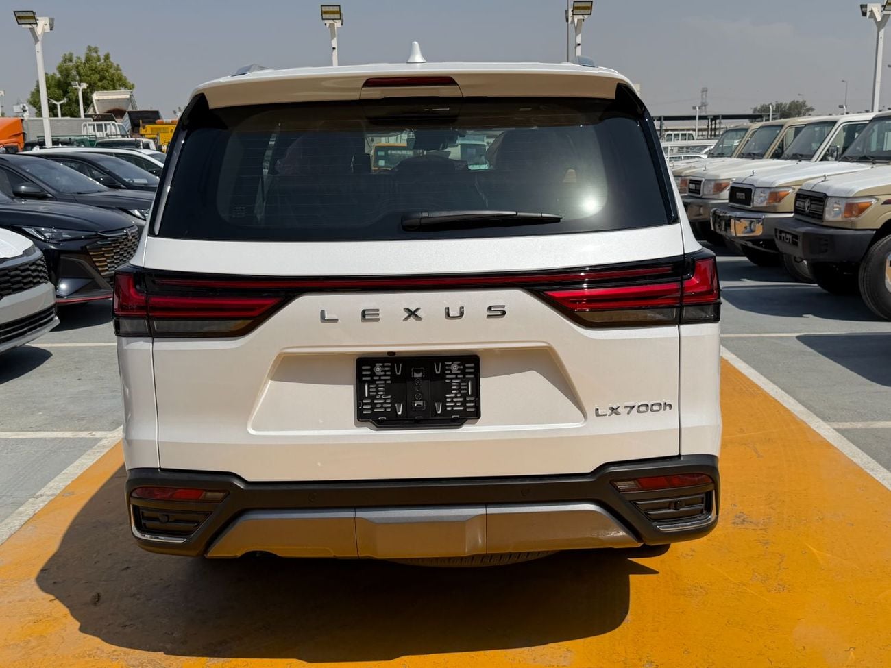 لكزس LX 700h SIGNATURE