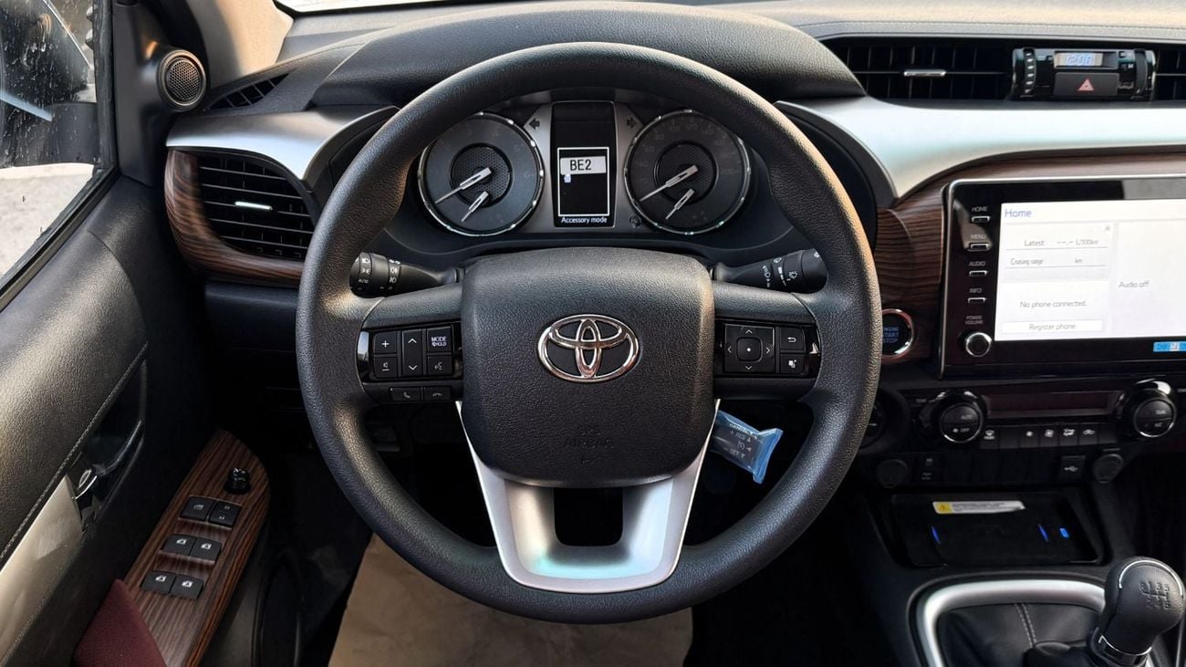 Toyota Hilux DLX 2.4L Diesel MT 2026YM