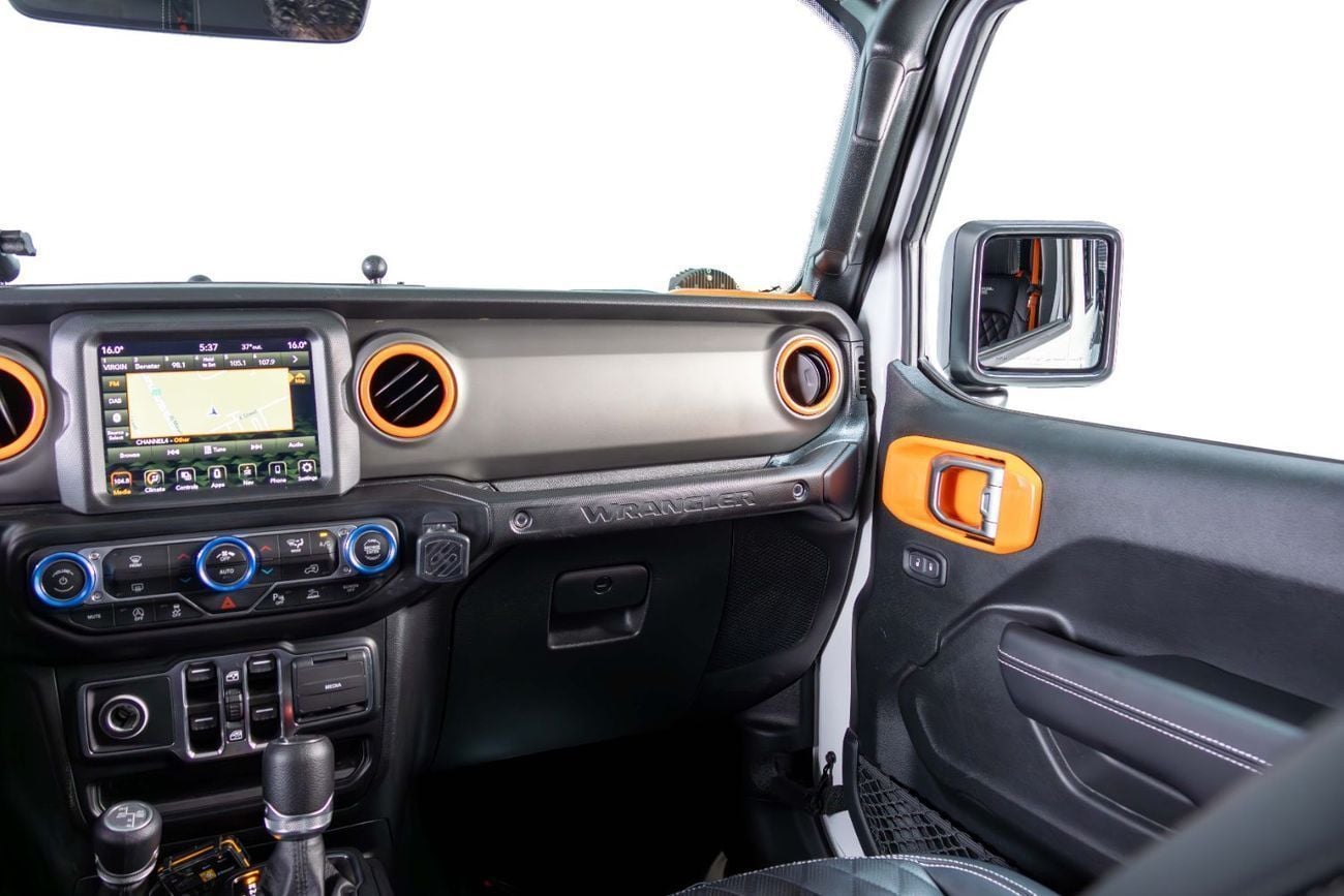 Jeep Wrangler Unlimited SPORT 3.6L A/T (5 Seater) GCC-Upgraded-FSH--Jeep warranty till 10/2027 and Jeep serv