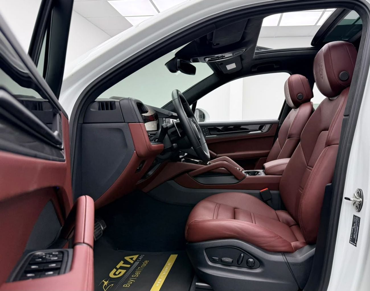 بورش كايان GTS بورش كايين جي تي إس موديل 2025، ضمان بورش ساري حتى 2027، سجل صيانة كامل لدى بورش، عداد كيلومترات منخ