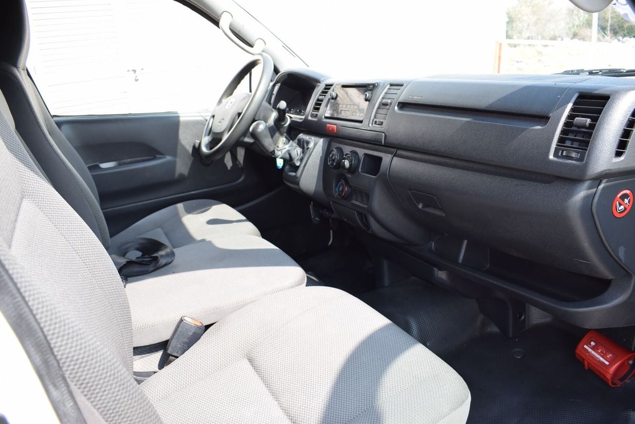 Toyota Hiace GL Toyota Hiace Std Roof Van 2.7 L, model: 2023