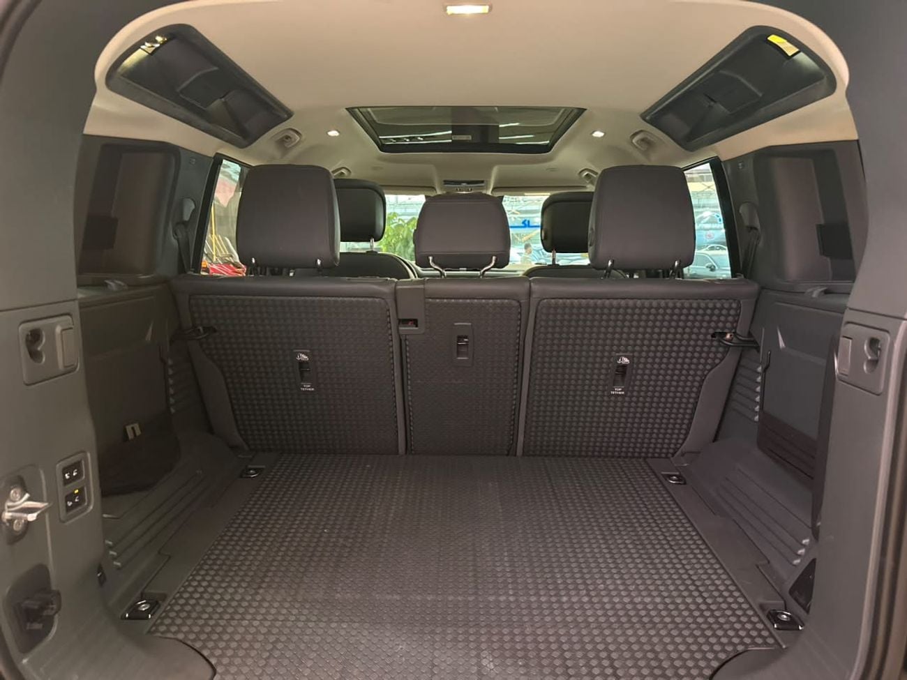 لاند روفر ديفندر P400 SE X Dynamics