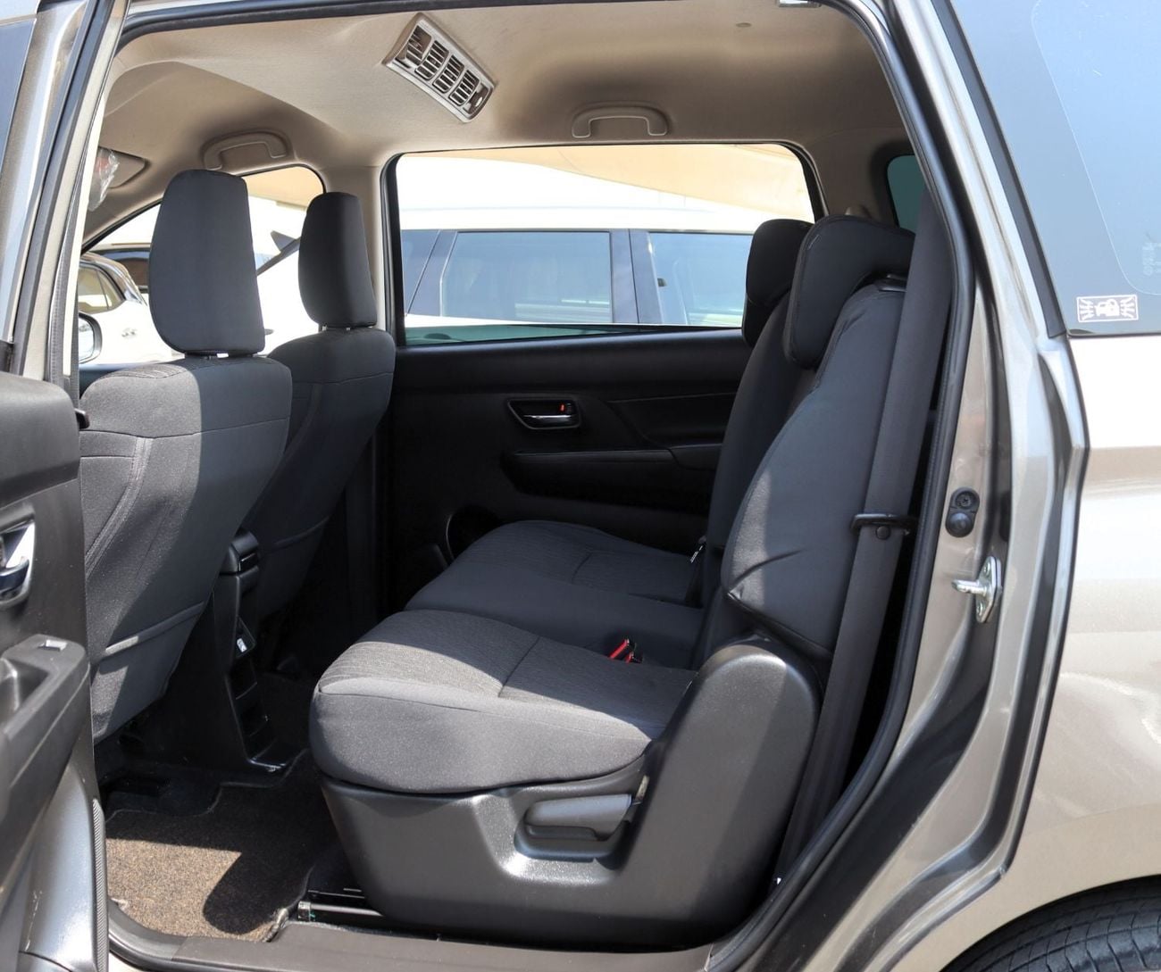 Suzuki Ertiga GLX ACCIDENTS FREE - GCC - ENGINE 1500 CC -ORIGINAL PAINT - PERFECT CONDITION INSIDE OUT