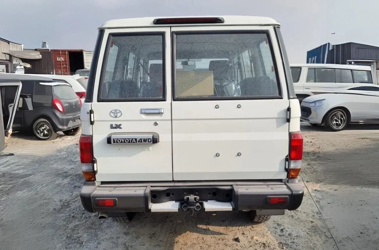 تويوتا لاند كروزر 70 76 SERIES TOYOTA LAND CRUISER 76 SERIES | 4.2L V6 DIESEL | LEATHER SEATS | DIFF LOCK | 5 DOORS | MY2025