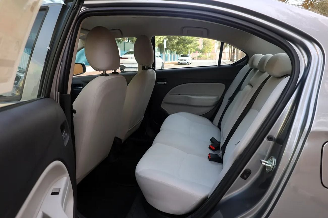 ميتسوبيشي اتراج جي إل إكس - GCC Specs - Low Mileage