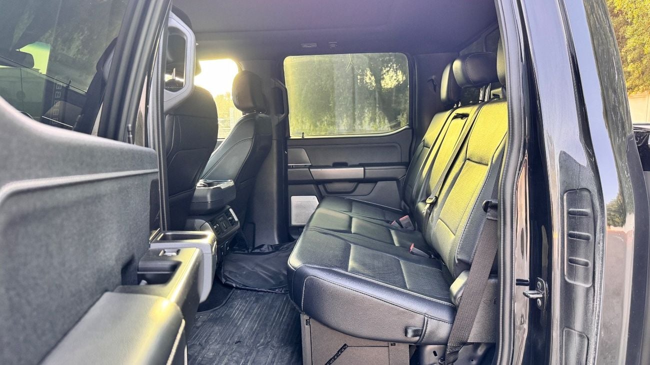 Ford F-150 LARIAT CREW CAB