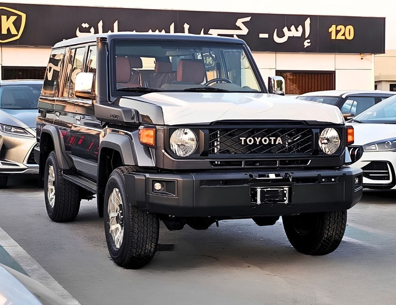Toyota Land Cruiser 70 LC76 HARDTOP 5DOOR || 4.0L PETROL V6 A/T | FULL OPTION / LEATER SEATS / REAR CAMERA / OVER FENDER /