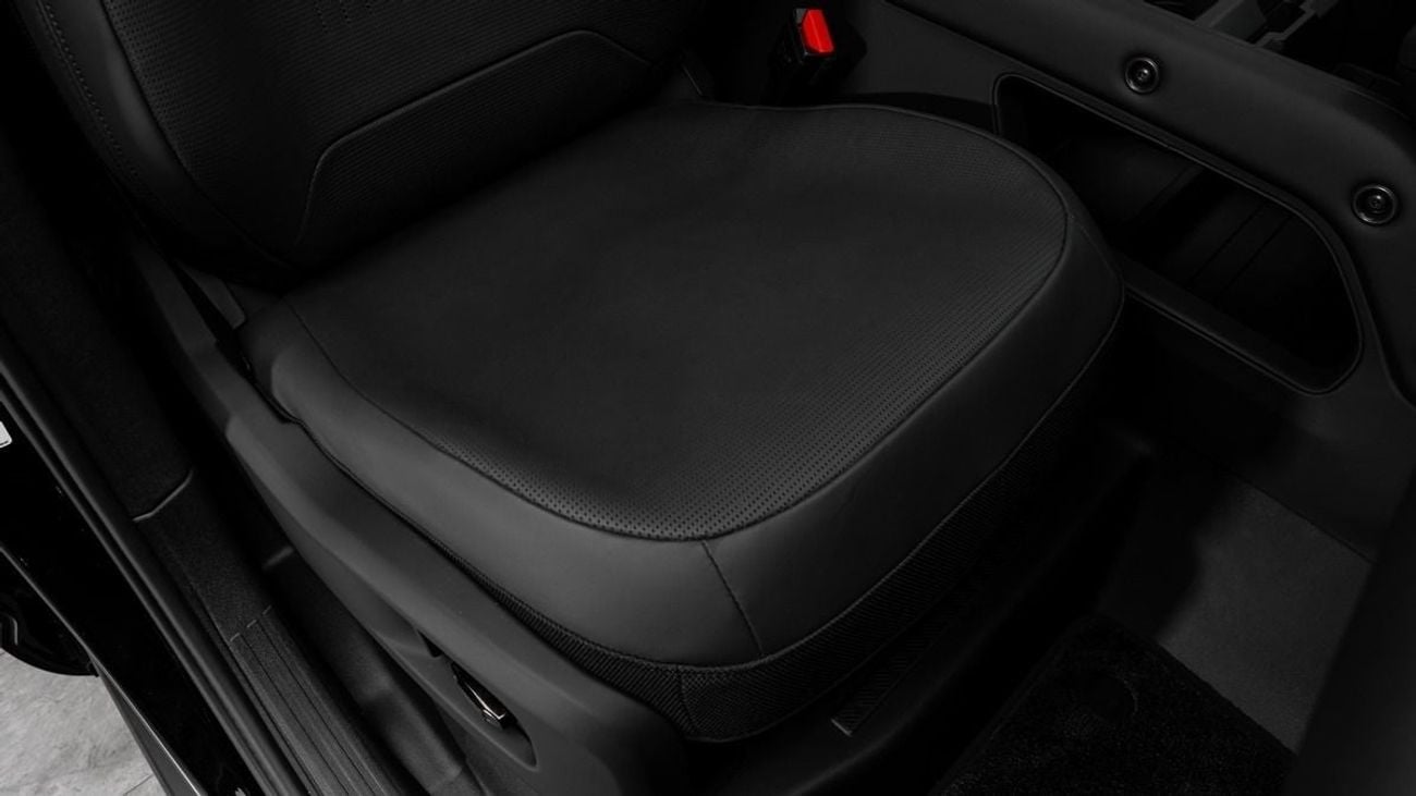 Land Rover Defender 110 OCTA P635 Black - 2026 - Canadian Specs
