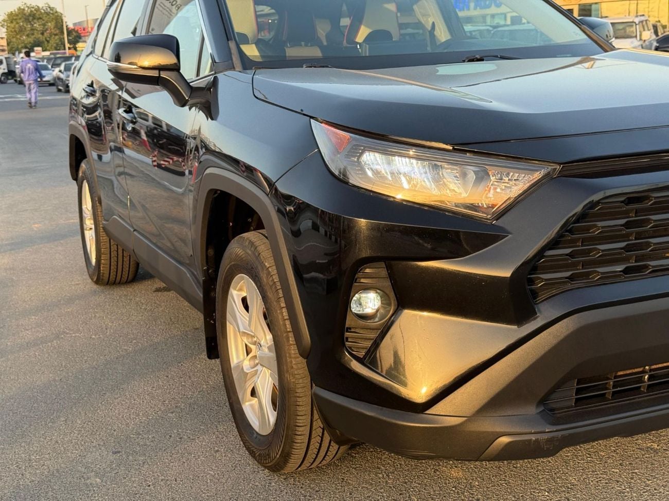 Toyota RAV4 LE AUTOMATIC PETROL SUV/CROSSOVER. ALL WHEEL DRIVE 5 SET CANADIAN SPECIFIC
