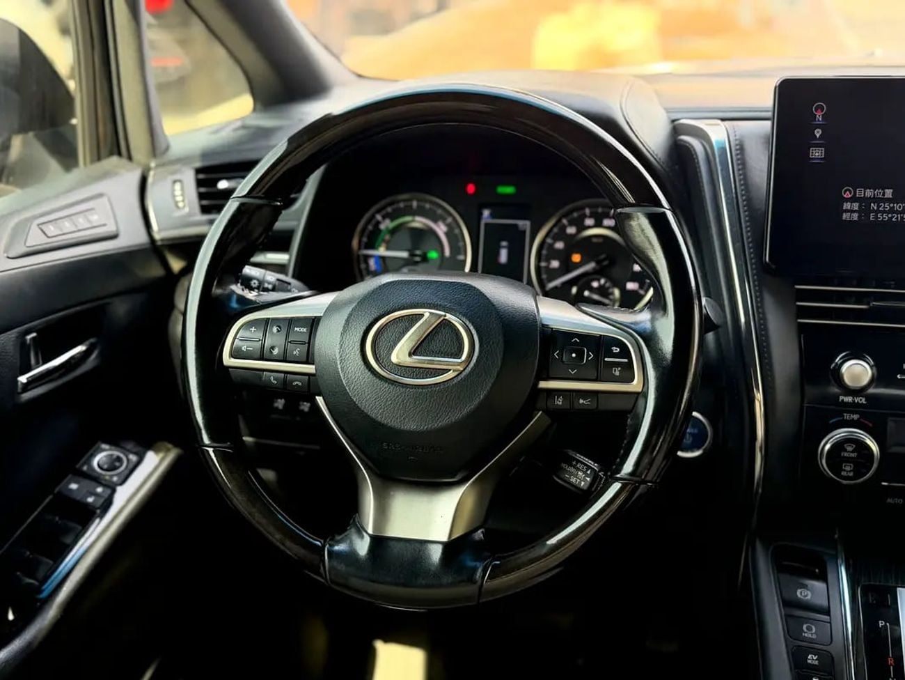 Lexus LM 300H LM 300h Hybrid | UAE - Excellent Condition | Regional Specs: