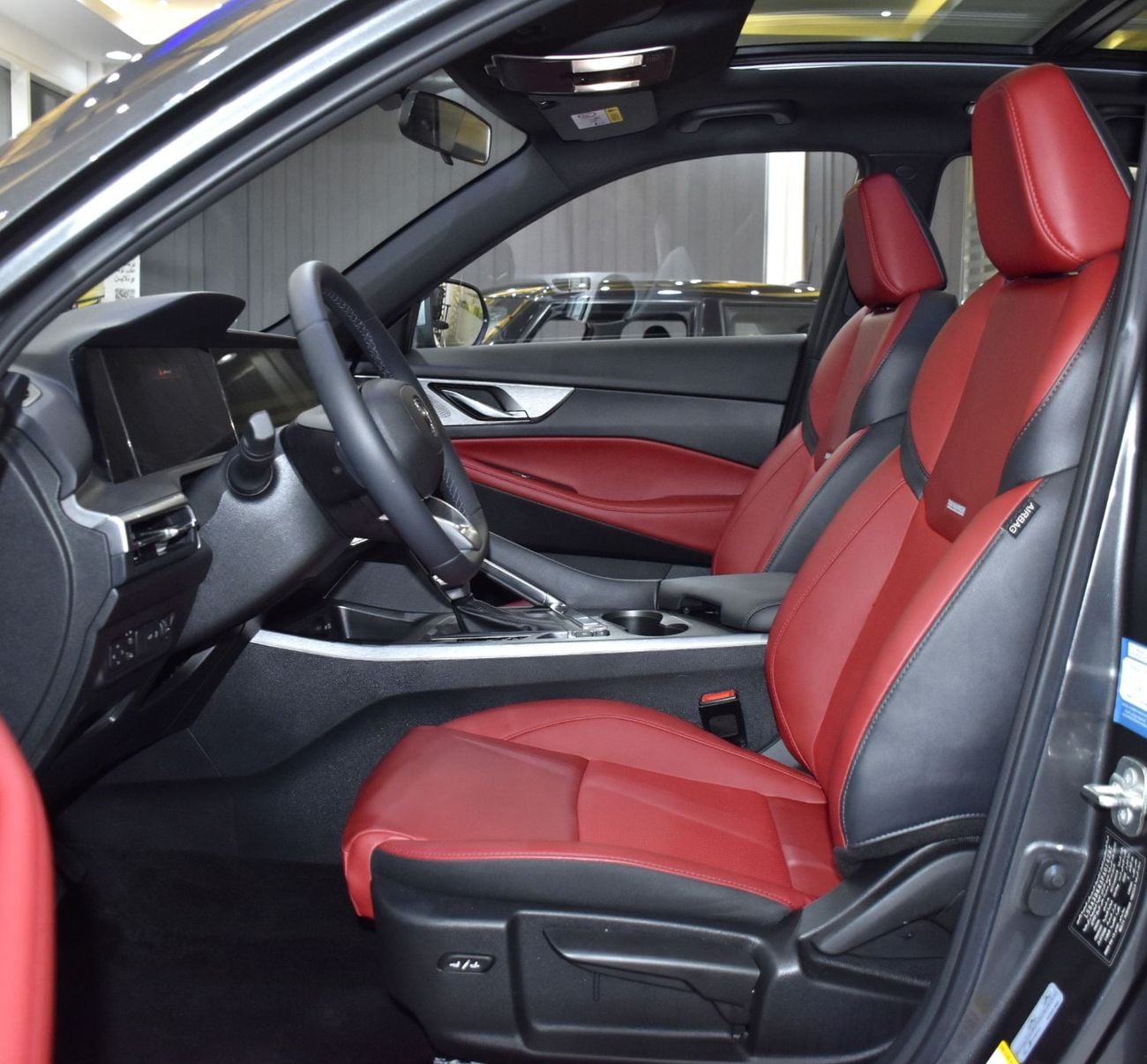 تشنجان سي اس 35 بلس LIMITED عرض ممتاز على سيارة شانجان CS35 PLUS (موديل 2024) باللون الرمادي بمواصفات خليجية