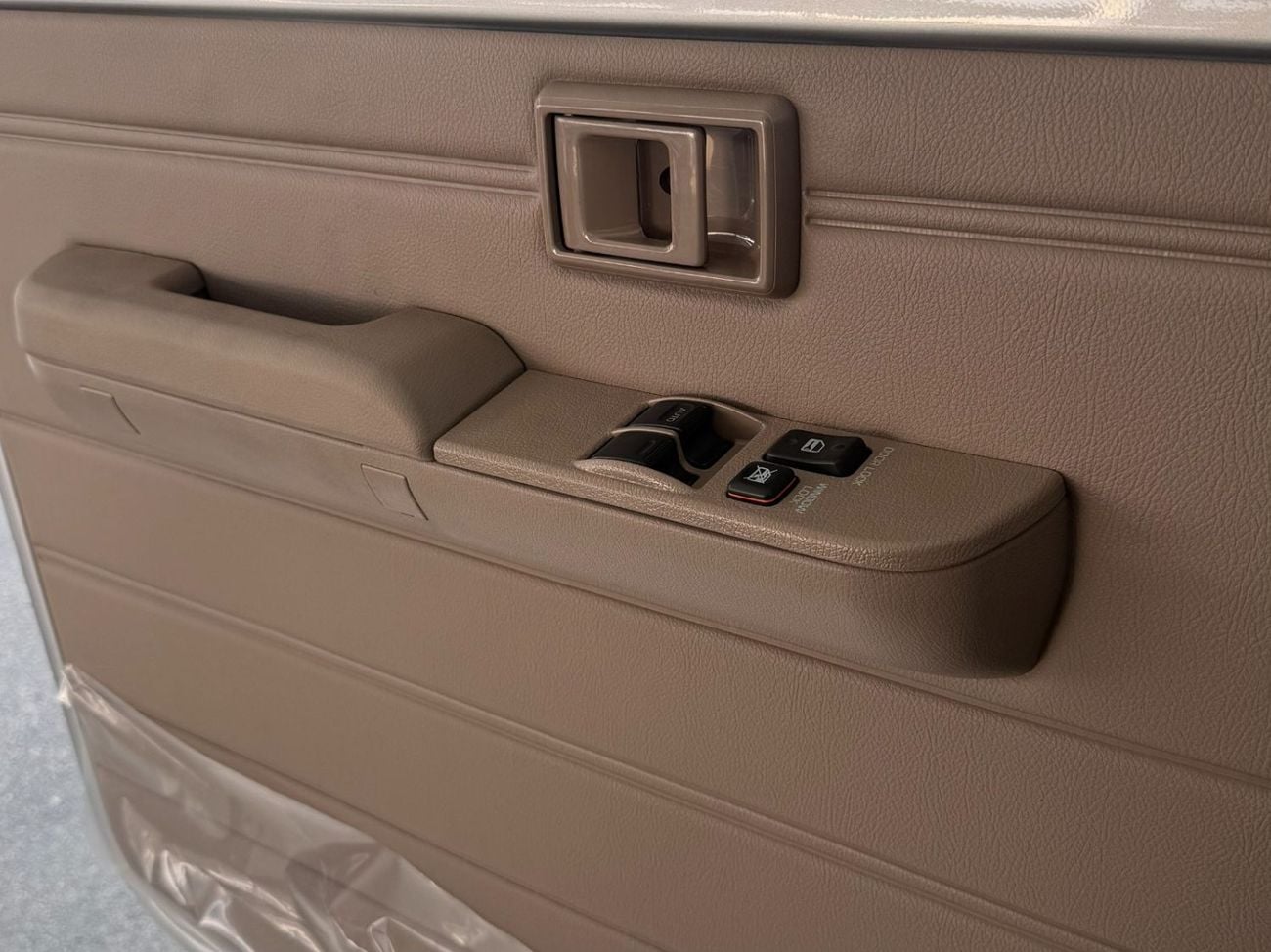 Toyota Land Cruiser 70 GRJ 71 4.0 V6 M/T **EXPORT ONLY**التصدير فقط خارج الخليج***