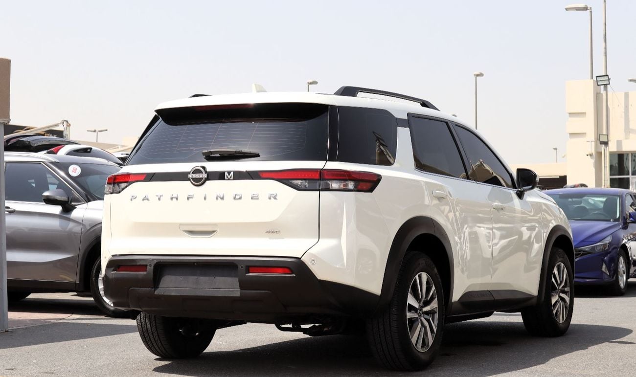 Nissan Pathfinder SV ACCIDENTS FREE - GCC- ORIGINAL PAINT - 4WD - PERFECT CONDITION INSIDE OUT