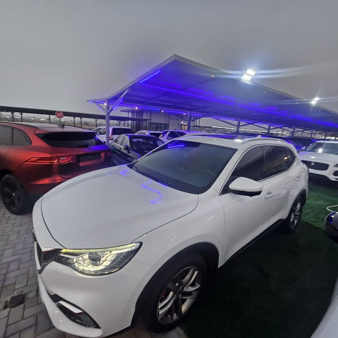 أم جي HS LUXURY