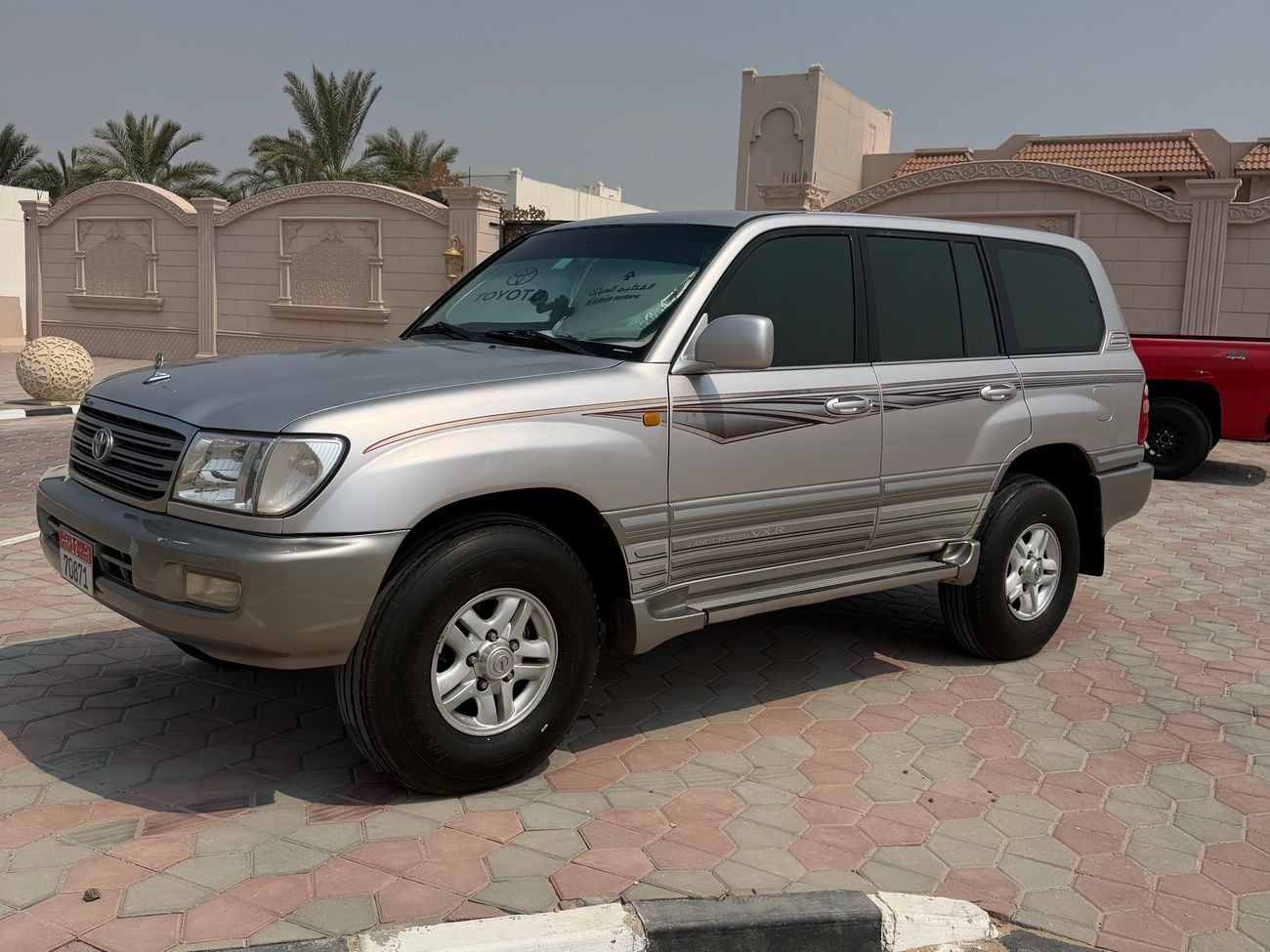 Toyota Land Cruiser VXR MID