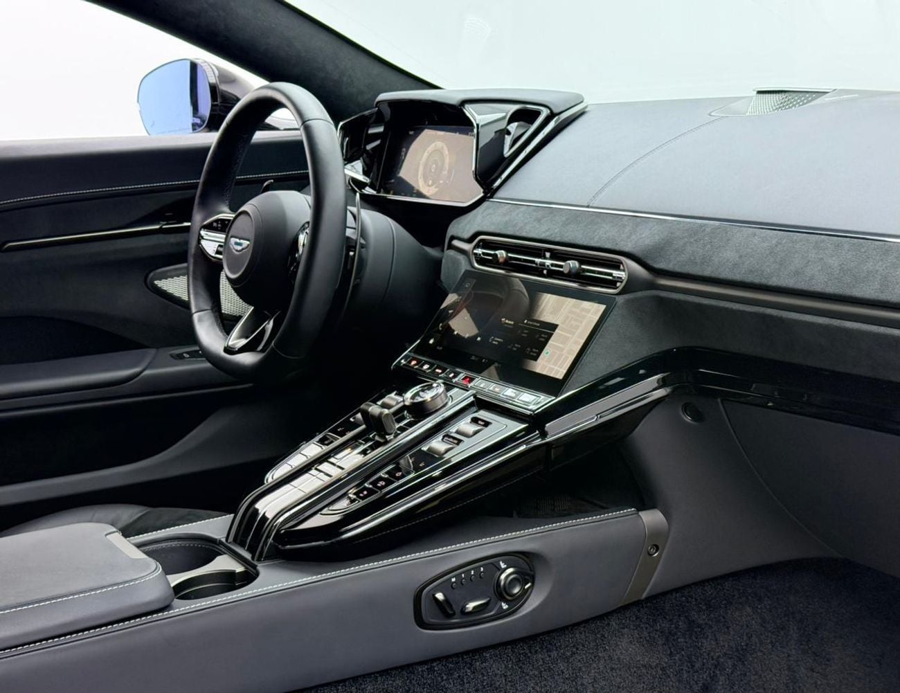 Aston Martin Vantage STANDARD 2025 Aston Martin Vantage V8, Aston Martin Warranty+Service Contract+Full Service History, GCC Specs