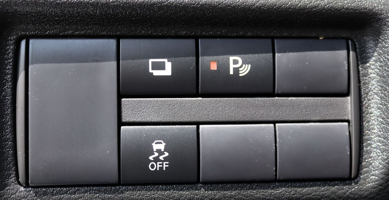 Nissan Sunny SV ACCIDENTS FREE -- GCC - ORIGINAL PAINT - PERFECT CONDITION INSIDE OUT