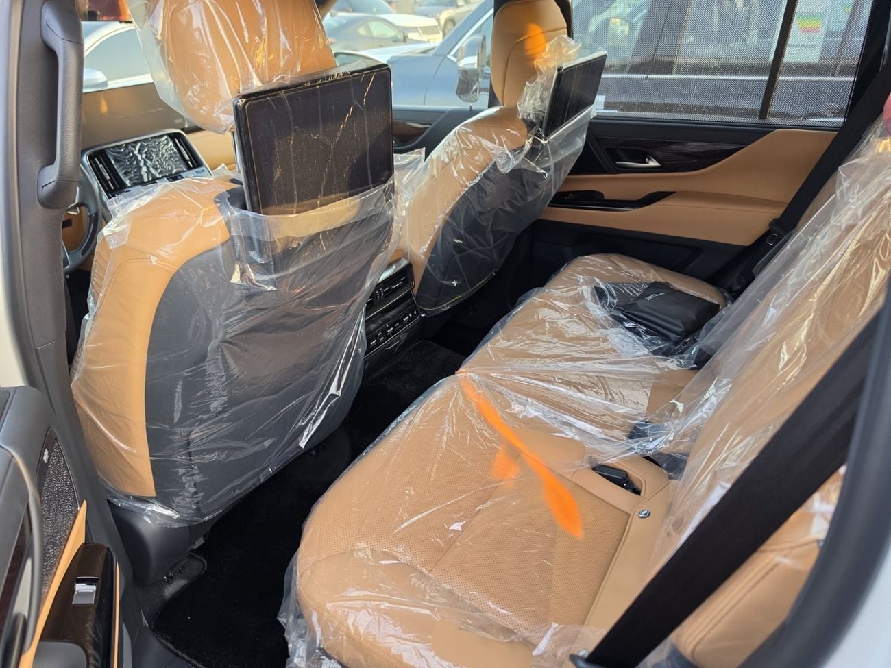 لكزس LX 700h SIGNATURE لكزس LX700h (VJH310) سيارة رياضية متعددة الاستخدامات سعة 3.5 لتر، دفع رباعي، 5 أبواب