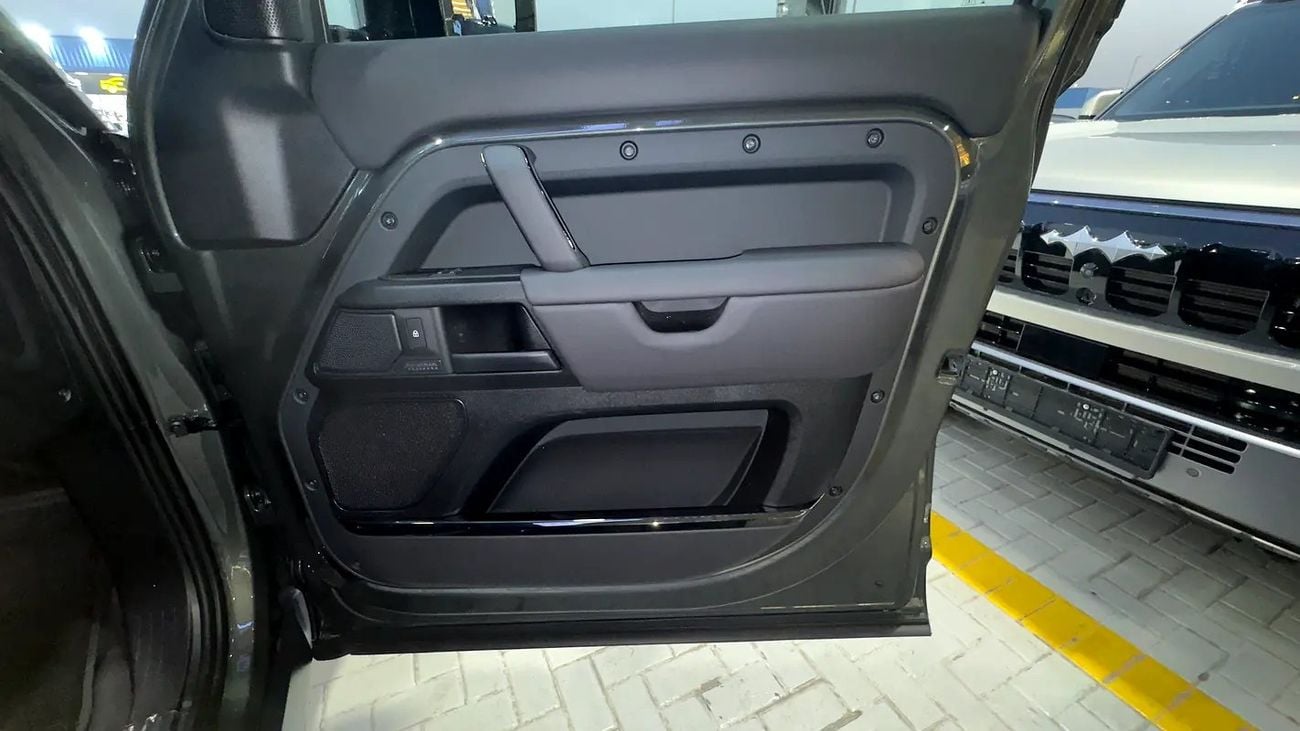 لاند روفر ديفندر 110 Octa Edition One P635 - European Specs