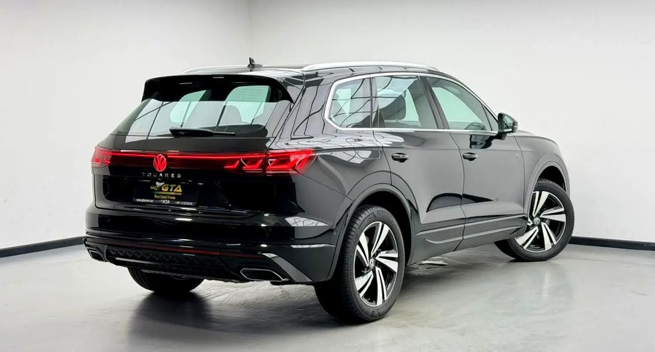 Volkswagen Touareg R-Line, VW Warranty + Service Pack, Full VW Service History, GCC