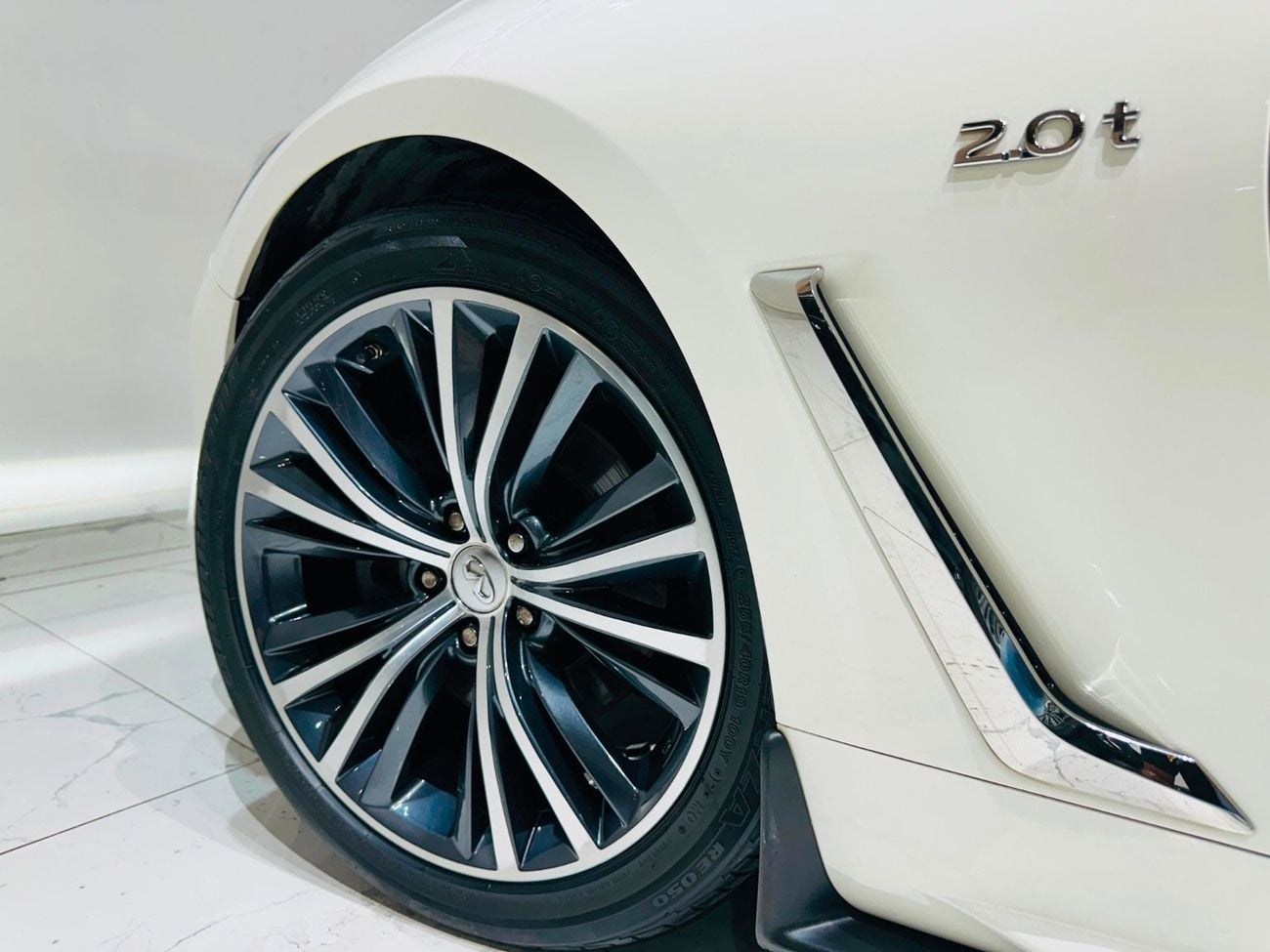 Infiniti Q60 PREMIUM LUXE