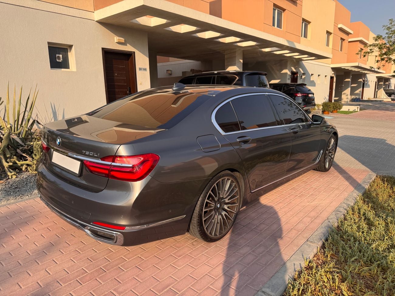 بي أم دبليو 750Li إكس درايف لاكجوري