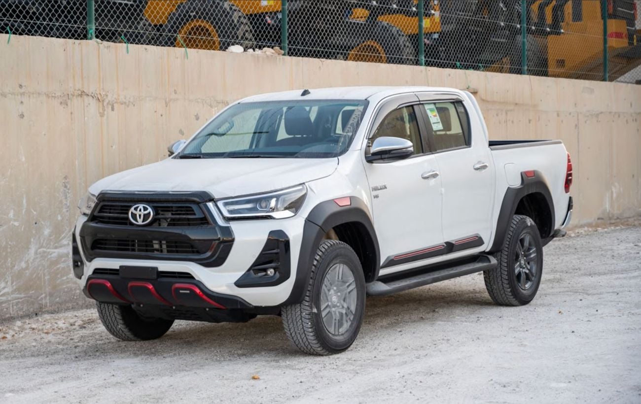 Toyota Hilux SR5 4.0 PETROL 2026 4x4