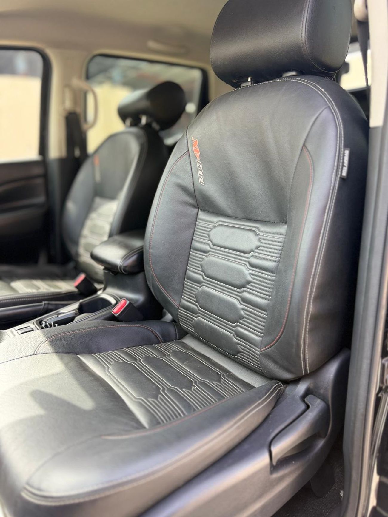 Nissan Navara 2.4 L DIESEL AUSTRALIAN