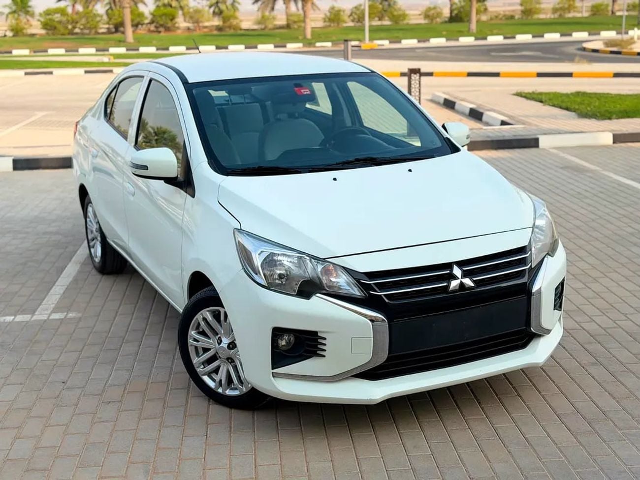 Mitsubishi Attrage GLX MID