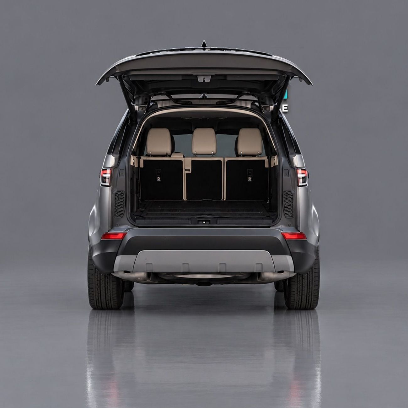 Land Rover Discovery SE AED 1,340 P.M • 0% Downpayment • Land Rover Discovery • 1 Year Warranty