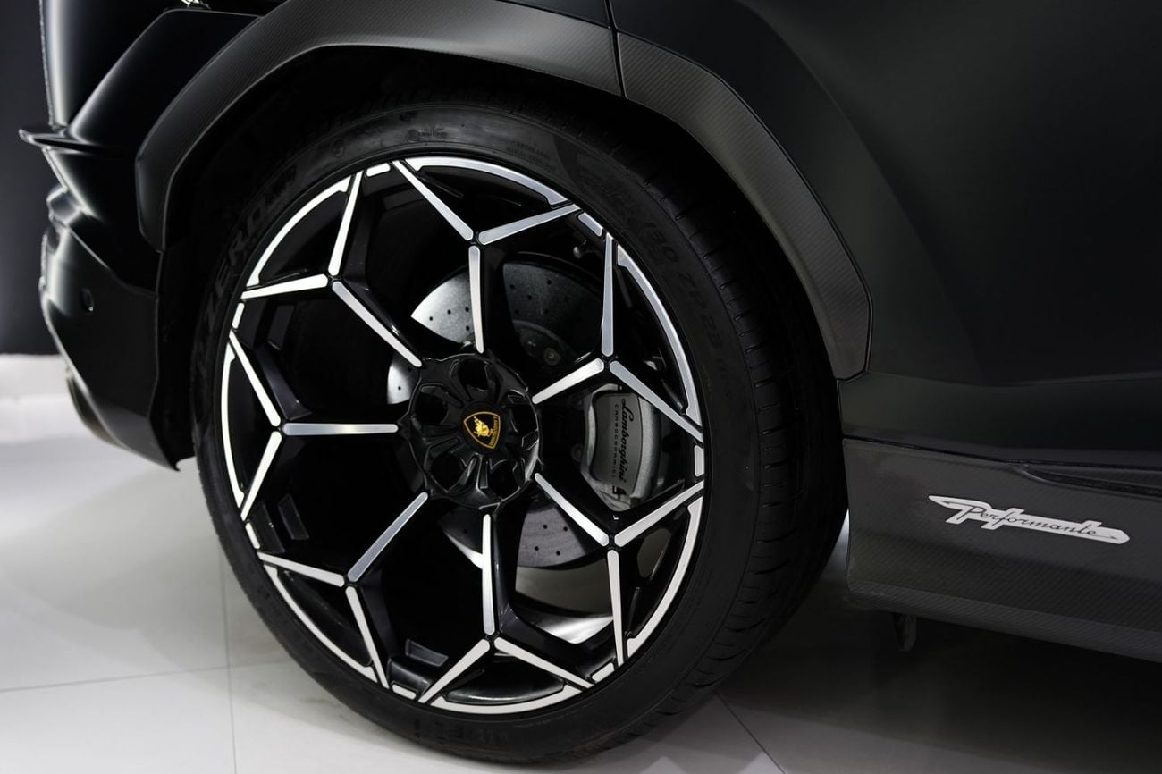 Lamborghini Urus PERFORMANTE 2024 Urus Performante, Full Carbon Pack, Rear Entertainment, Akrapovic Exhaust, Dealer Warr + Serv!!