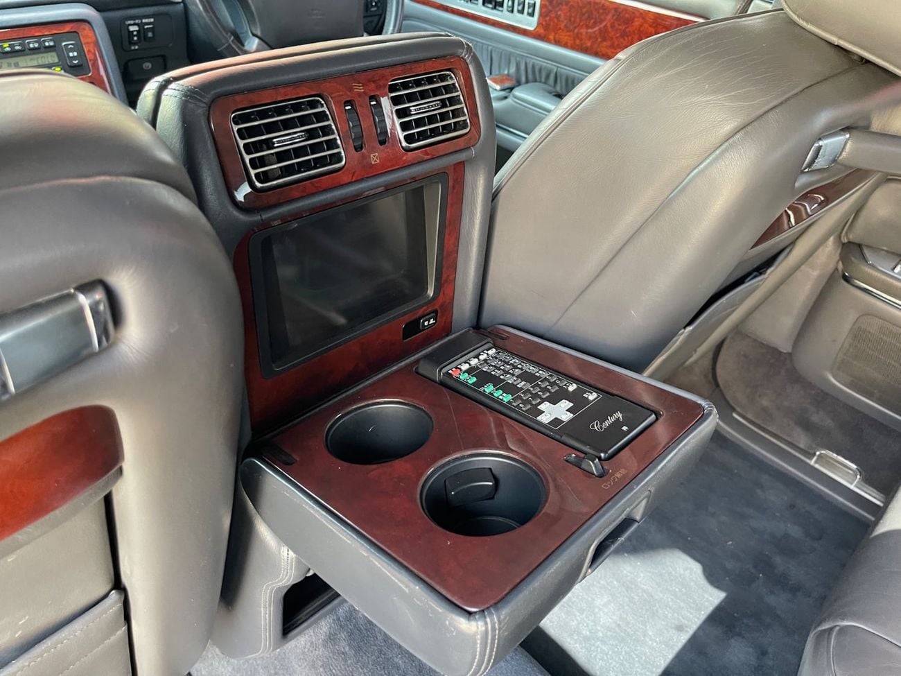Toyota Century STANDARD 5.0l V12