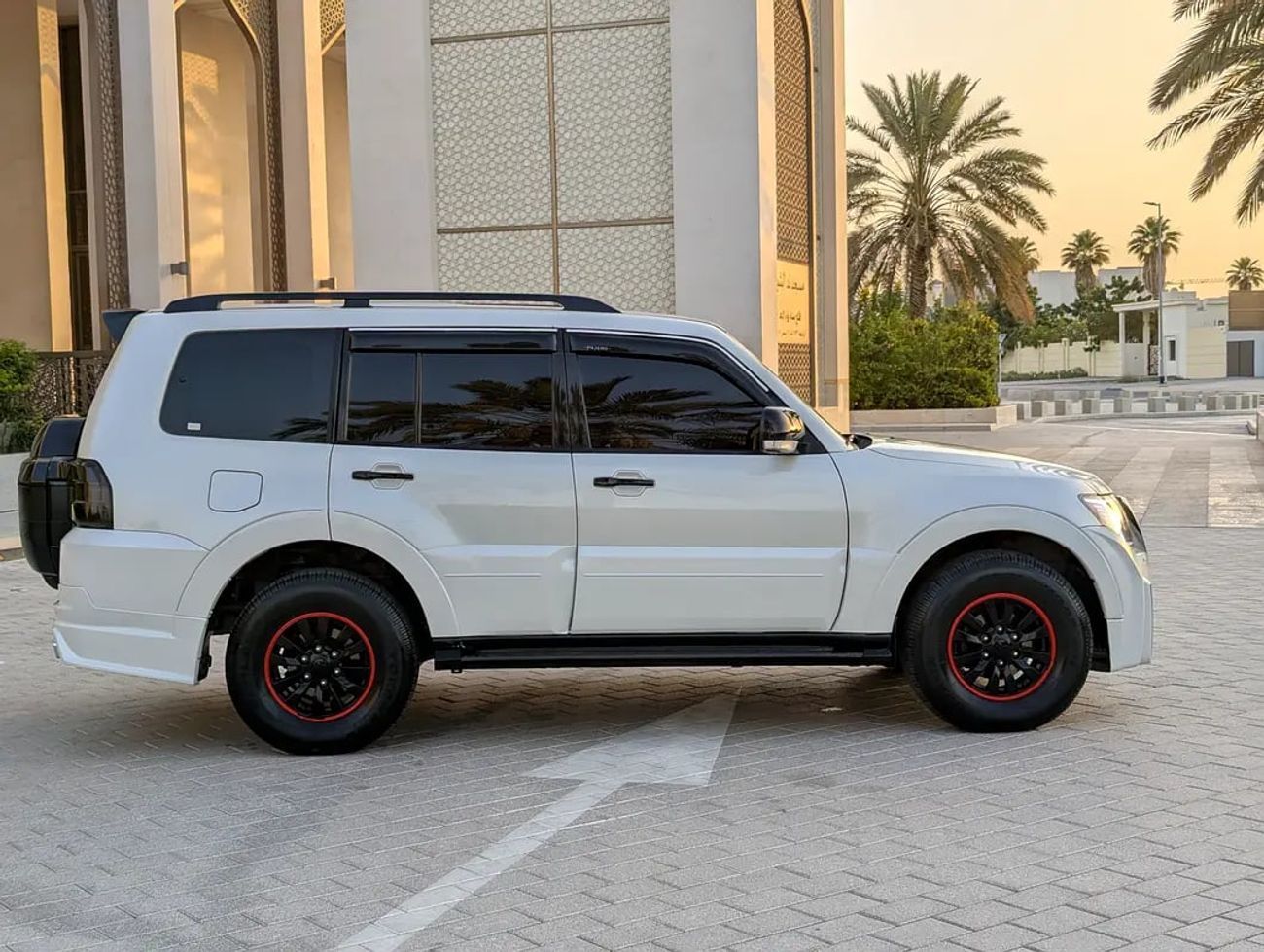 Mitsubishi Pajero GLS MIDLINE GLS MID GCC Specs